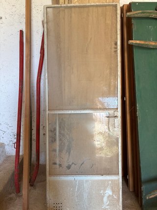 Puertas de madera y metal (varias)