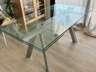 Mesa comedor extensible de cristal