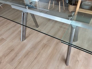 Mesa comedor extensible de cristal