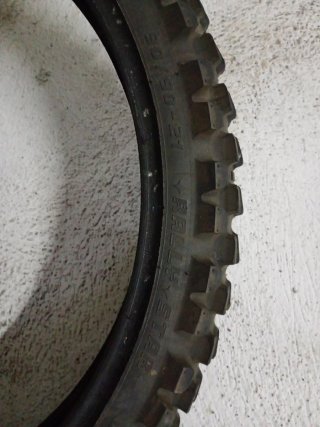 Neumático moto 90/90-21