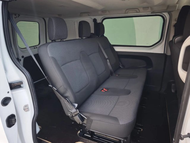 Renault Trafic Combi. Como nueva