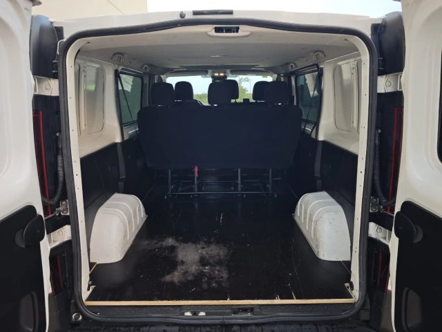 Renault Trafic Combi. Como nueva