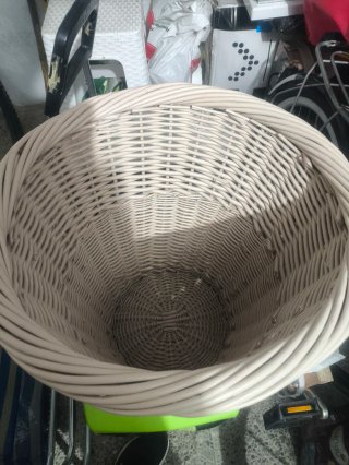 Cesta de mimbre beige