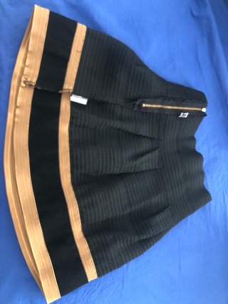 Falda negra con detalle zig-zag