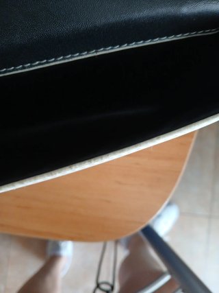 Bolso blanco con cadena dorada