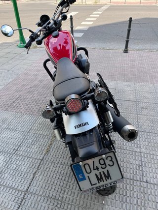 Yamaha SCR 950 Roja y Blanca