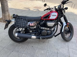 Yamaha SCR 950 Roja y Blanca