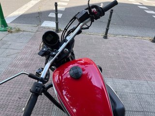 Yamaha SCR 950 Roja y Blanca