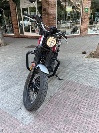 Yamaha SCR 950 Roja y Blanca