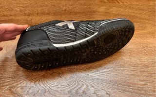 Zapatillas Munich Hombre Negras y Plateadas
