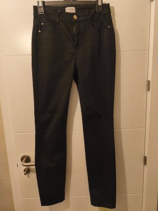 Pantalón pitillo negro talla 38