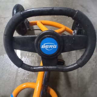 Coche de pedales Berg naranja Buddy