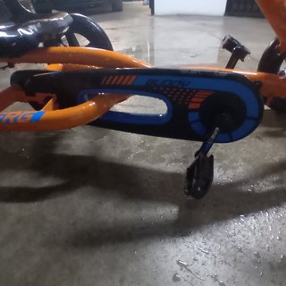 Coche de pedales Berg naranja Buddy