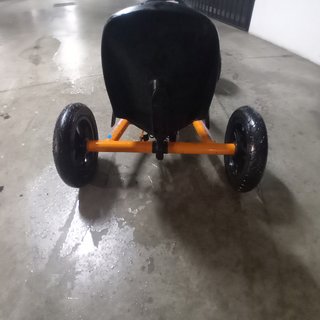 Coche de pedales Berg naranja Buddy