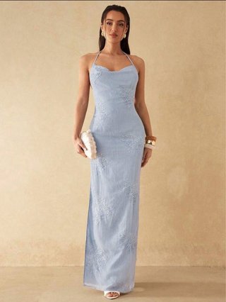 Vestido largo azul con abertura