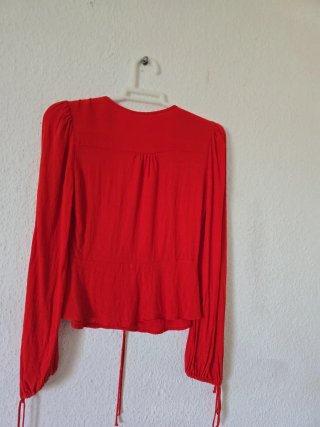 Blusa roja manga larga