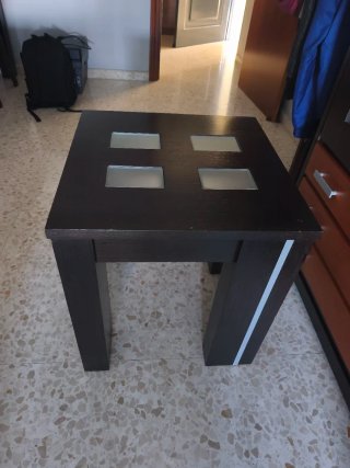 Mesa de centro moderna con detalles de cristal