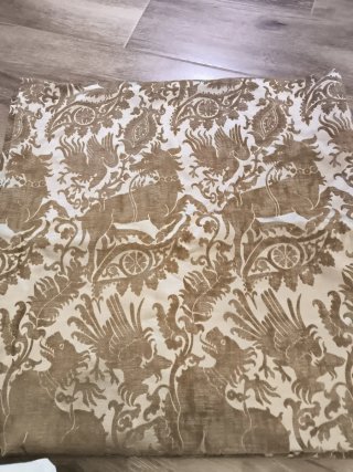 Cortina con estampado de dragones