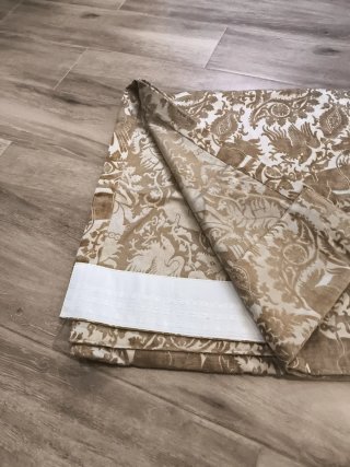 Cortina con estampado de dragones