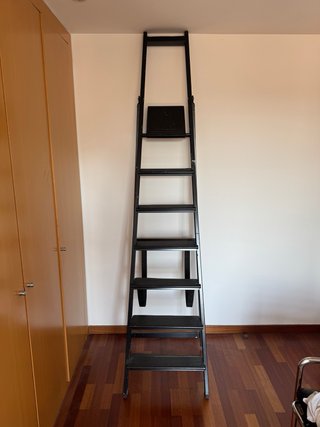 Escalera de 7 peldaños negra