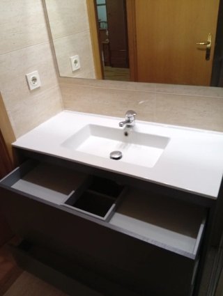 Mueble lavabo y armario a juego