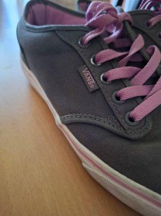 Zapatillas Vans grises y rosas