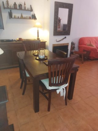 Conjunto mesa y 4 sillas madera oscura