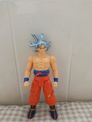 Muñeco Goku Ultra Instinto
