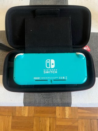 Nintendo Switch Lite Verde con funda original