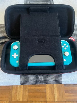 Nintendo Switch Lite Verde con funda original