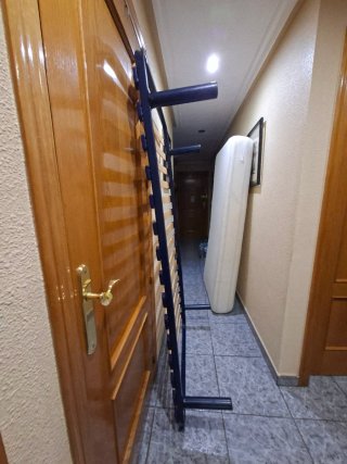 Cama 90cm Metal y Madera , el colchón lo regalo