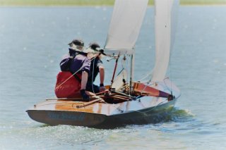 Barco de vela ligera de madera modelo flying15