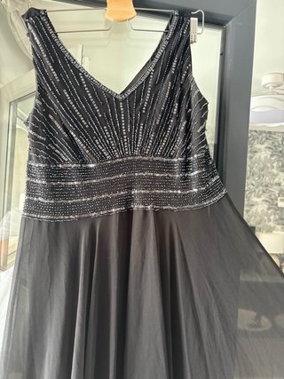 Vestido negro talla 46 con pedrería plateada