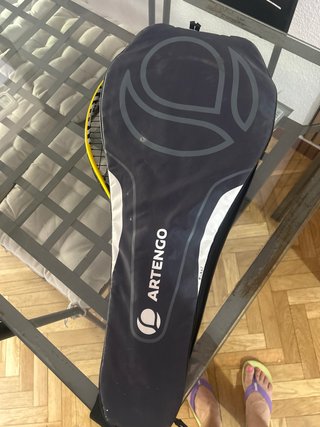 Raqueta de tenis con funda