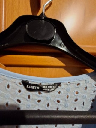 Top SHEIN azul sin mangas