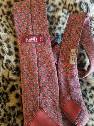 Corbata Hermés nueva, identificativo de la marca