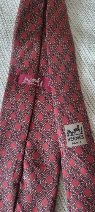 Corbata Hermés nueva, identificativa de la marca