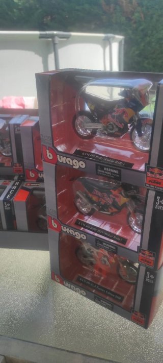 Lote 16 Motos KTM 450 Escala 1/18 Burago