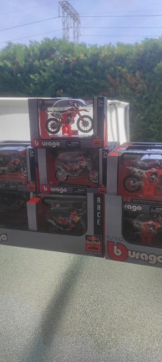 Lote 16 Motos KTM 450 Escala 1/18 Burago