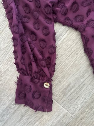 Vestido largo morado con textura