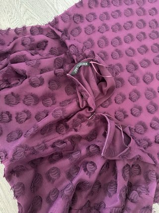 Vestido largo morado con textura