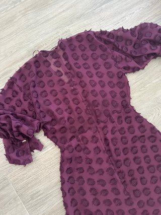 Vestido largo morado con textura