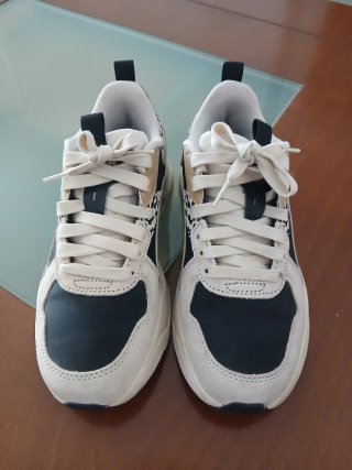 Zapatillas Puma Mujer Beige y Negro
