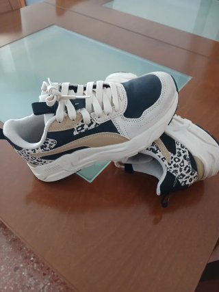 Zapatillas Puma Mujer Beige y Negro