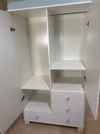 Armario infantil jirafa ,cuna y comoda con bañera