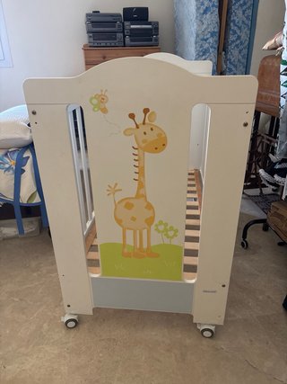 Armario infantil jirafa ,cuna y comoda con bañera