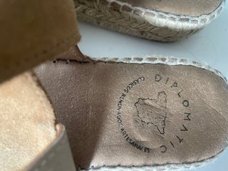 Sandalias Tiras Cuero Beige