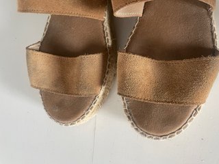 Sandalias Tiras Cuero Beige