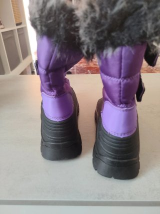 Botas de niña moradas y negras