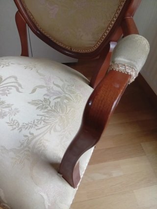 Silla antigua tapizada madera